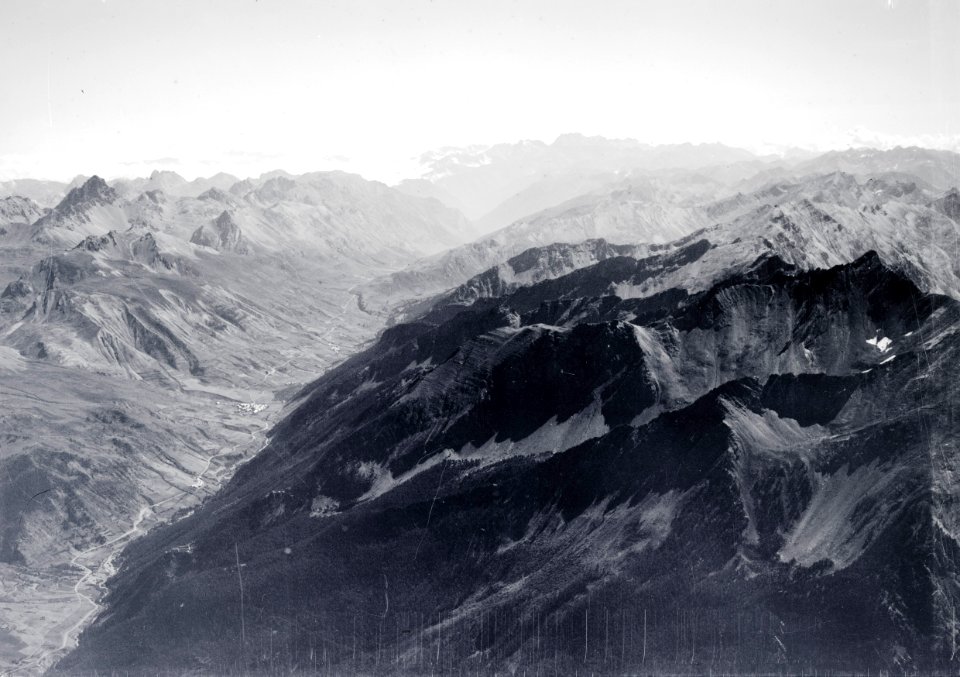 ETH-BIB-Tal der Stura mit Monte Argentera von N.W.-Weitere-LBS MH02-06-0004