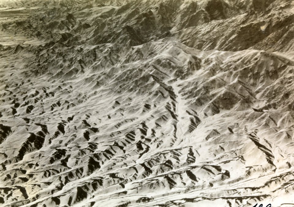 ETH-BIB-Südabhänge des Elburs aus 3200 m Höhe-Persienflug 1924-1925-LBS MH02-02-0129-AL-FL