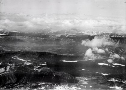 ETH-BIB-Tal, im Hintergrund die Alpen-Tschadseeflug 1930-31-LBS MH02-08-0041-A