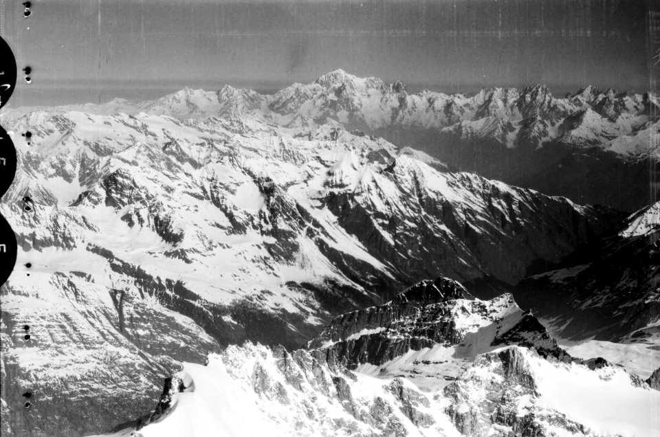 ETH-BIB-Tal der Dora Baltea mit Mont Blanc-Kette von S.O. aus 4800 m Höhe-Mittelmeerflug 1928-LBS MH02-05-0140
