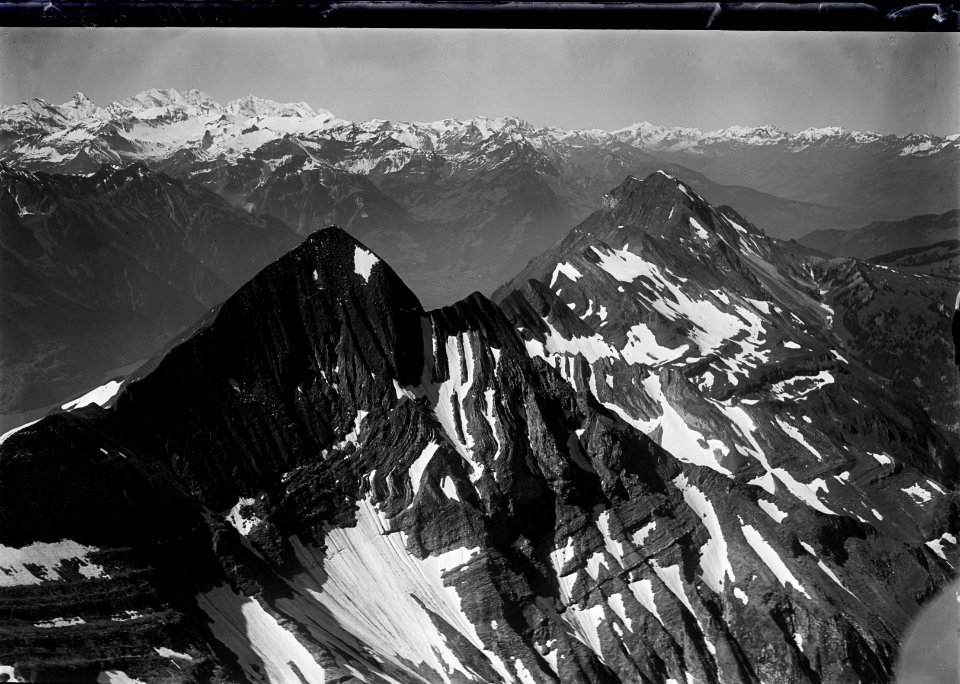 ETH-BIB-Tannhorn, Riedgrat, Blümlisalp v. N. O. aus 2500 m-Inlandflüge-LBS MH01-005110
