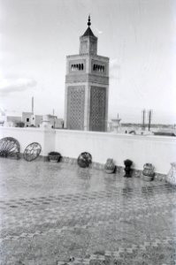 ETH-BIB-Terrasse mit Blick auf das Minarett der Ez-Zitouna Moschee, Tunis-Nordafrikaflug 1932-LBS MH02-13-0047