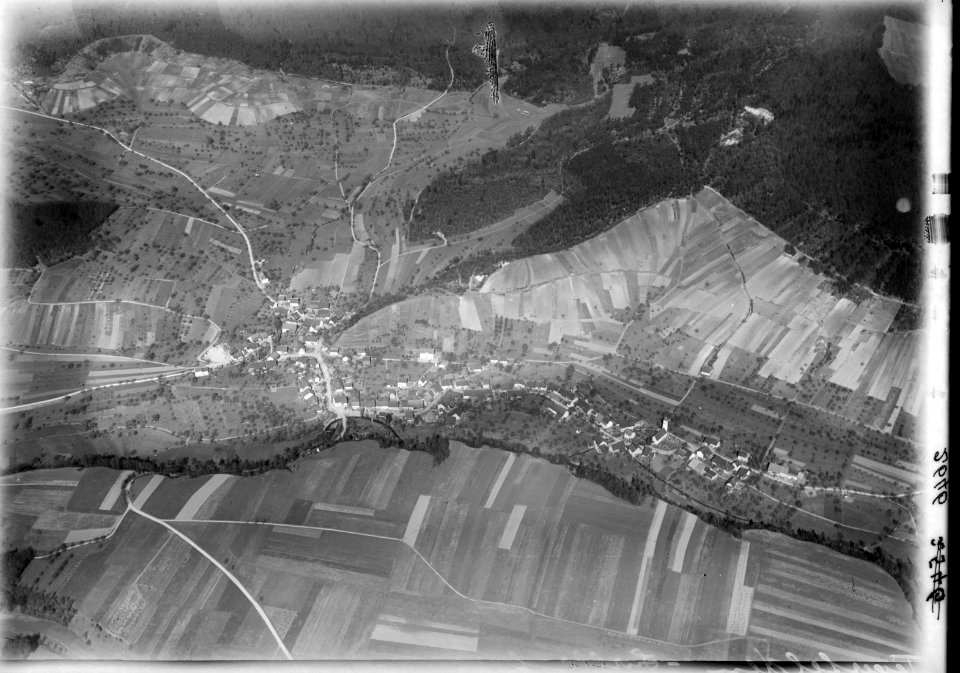 ETH-BIB-Tegerfelden mit Surbtal aus 600 m-Inlandflüge-LBS MH01-002646