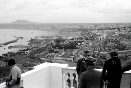 ETH-BIB-Terrasse mit Sicht über Oran-Nordafrikaflug 1932-LBS MH02-13-0111