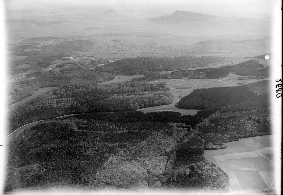 ETH-BIB-Thayngen, Hohenstoffel, Hohenkrähen, Mägdeberg, Herblingen-Inlandflüge-LBS MH01-002680