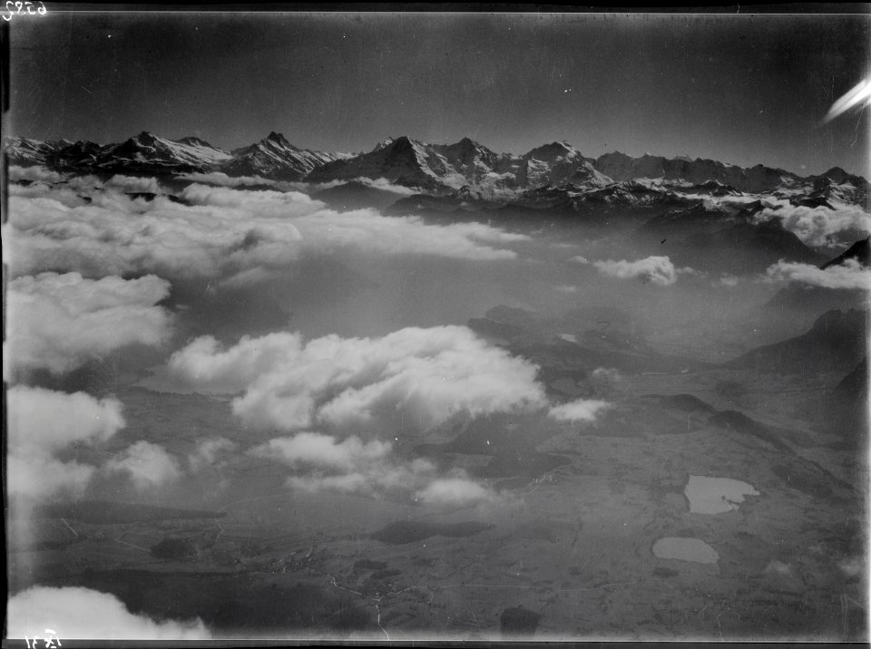 ETH-BIB-Thunersee, Berneralpen, Wolken v. N. W. aus 2500 m-Inlandflüge-LBS MH01-006582
