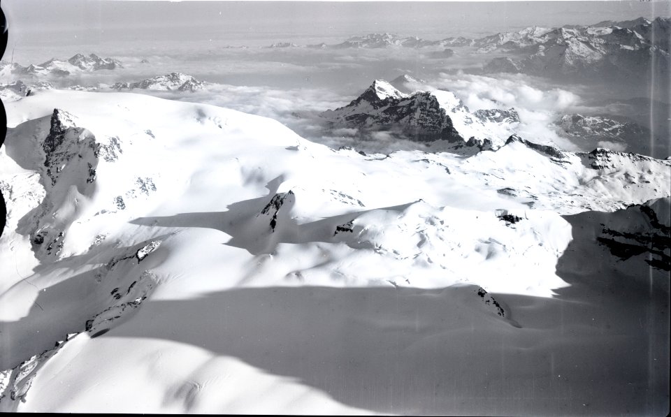 ETH-BIB-Theodulhorn, Theodulgletscher, Klein Matterhorn, Grand Tournalin v. N. aus 4500 m-Inlandflüge-LBS MH01-005682