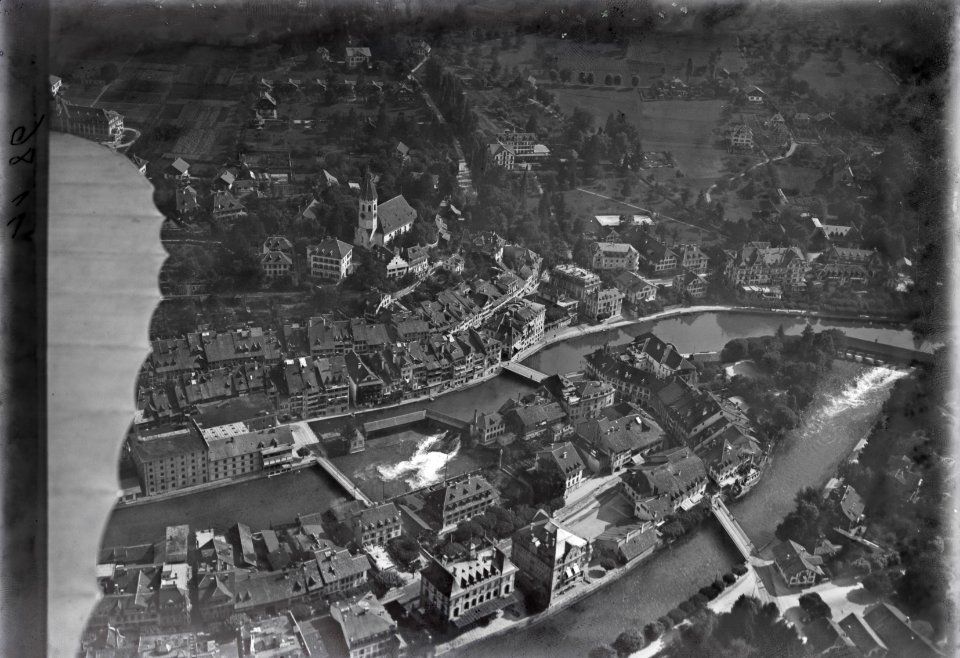 ETH-BIB-Thun, Zentrum v. S. W. aus 200 m-Inlandflüge-LBS MH01-001186