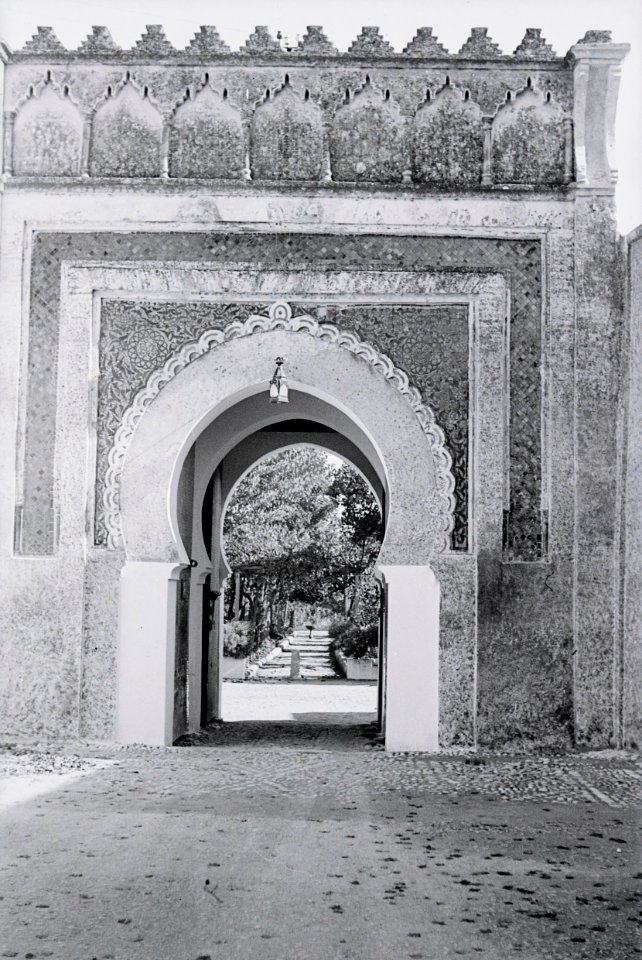 ETH-BIB-Tor zu einem Garten in Fès-Nordafrikaflug 1932-LBS MH02-13-0336