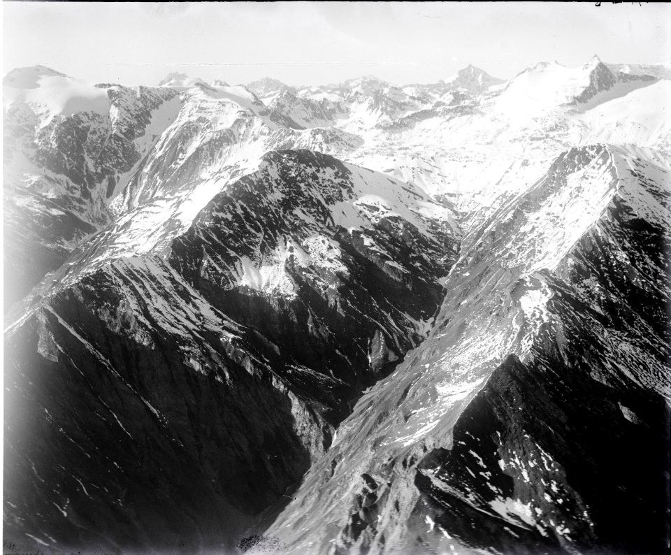 ETH-BIB-Toroi, Pizzo Corói, Valle Cavalasca, Piz Medel v. S. aus 3000 m-Inlandflüge-LBS MH01-003547
