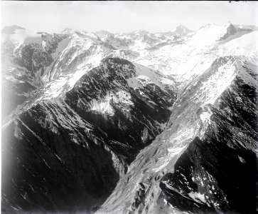 ETH-BIB-Toroi, Pizzo Corói, Valle Cavalasca, Piz Medel v. S. aus 3000 m-Inlandflüge-LBS MH01-003547