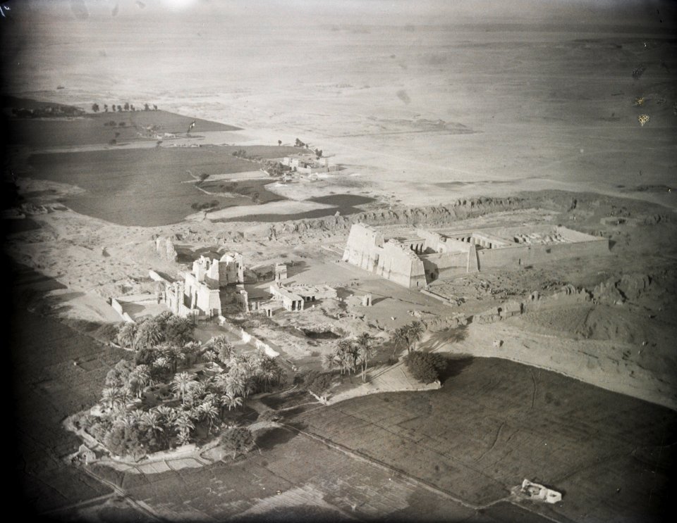 ETH-BIB-Totentempel Ramses III., Theben-Kilimanjaroflug 1929-30-LBS MH02-07-0176
