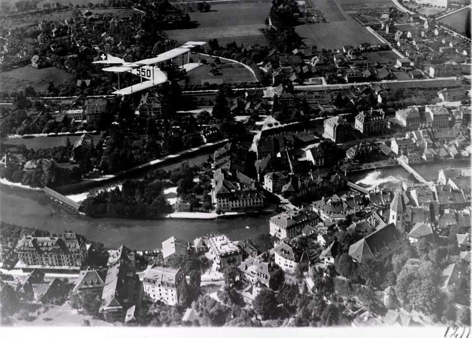ETH-BIB-Thun, Zentrum mit Flugzeug aus 200 m-Inlandflüge-LBS MH01-001211