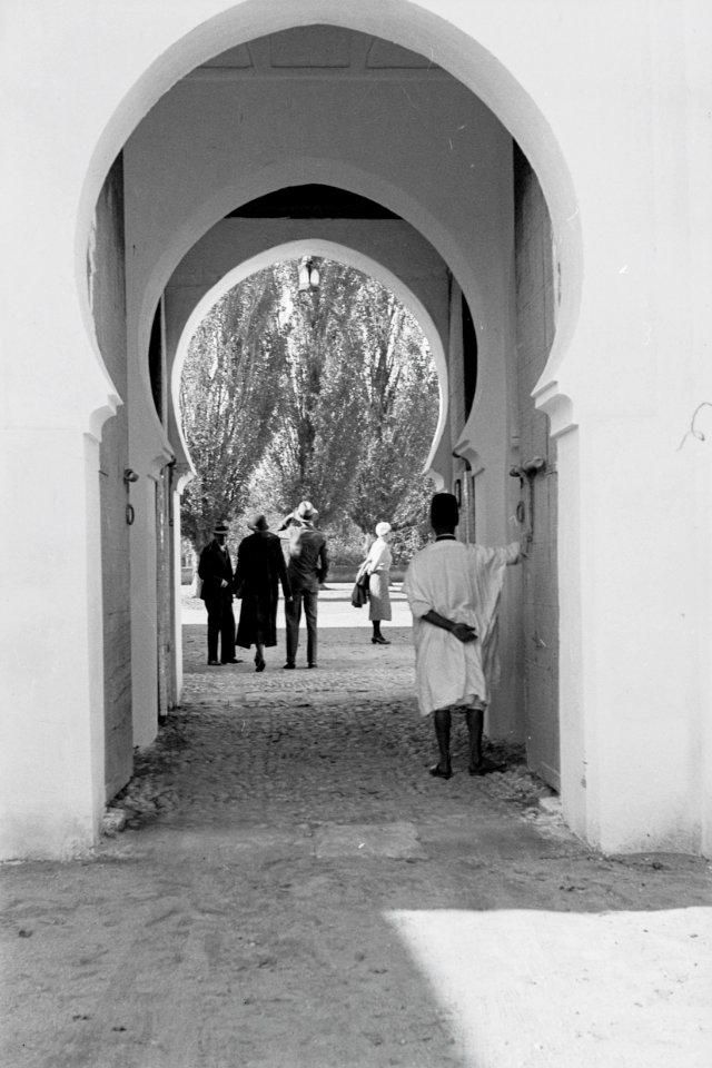 ETH-BIB-Tor zu einem Garten in Fès-Nordafrikaflug 1932-LBS MH02-13-0334