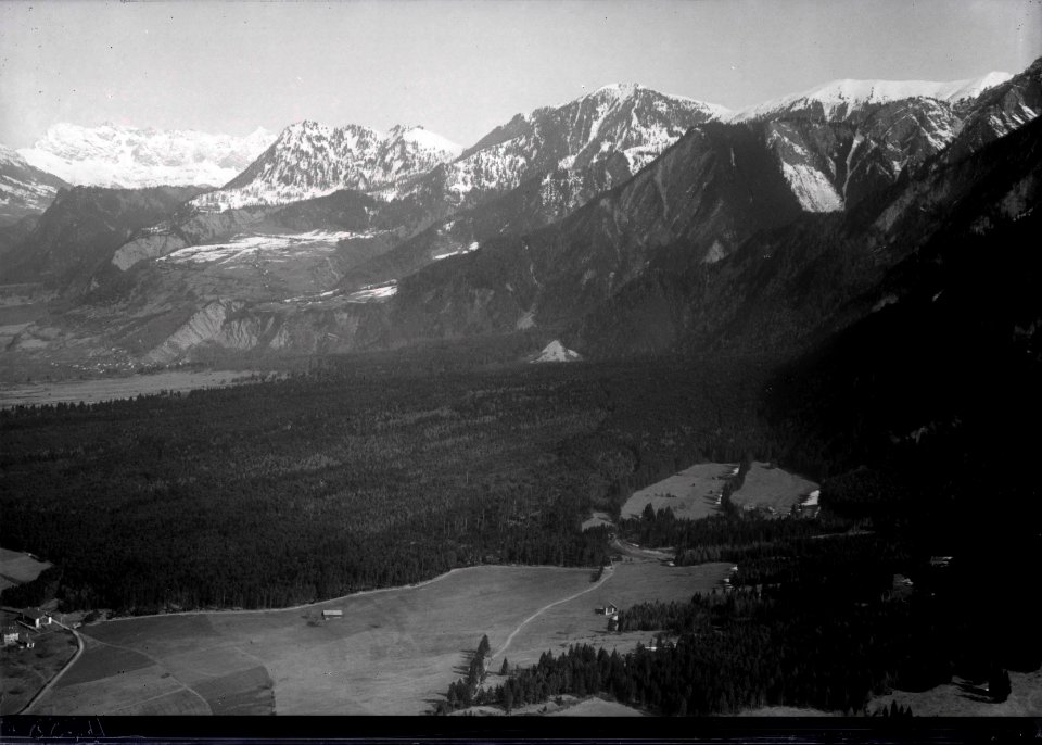 ETH-BIB-Trimmis, Talein, Scammerspitz, Zipperspitz v. S. W. aus 1000 m-Inlandflüge-LBS MH01-004455