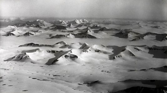 ETH-BIB-Trollheimberge mit Alkhorn, K. Staratschin von Norden aus 1200 m Höhe-Spitzbergenflug 1923-LBS MH02-01-0040