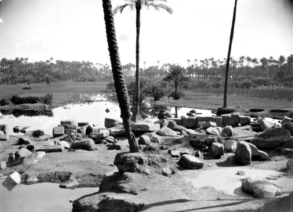 ETH-BIB-Trümmerfeld bei Memphis-Kilimanjaroflug 1929-30-LBS MH02-07-0200