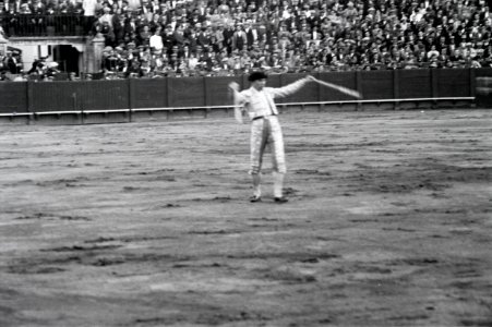 ETH-BIB-Torero in der Stierkampfarena von Sevilla-Nordafrikaflug 1932-LBS MH02-13-0539