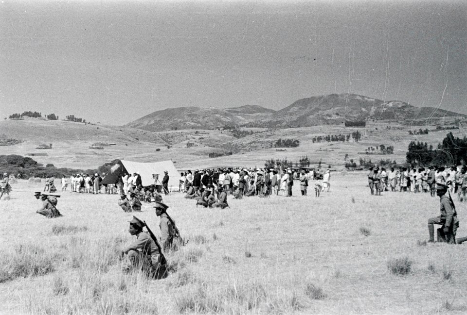 ETH-BIB-Truppenparade des Kaisers, Addis Abeba-Abessinienflug 1934-LBS MH02-22-0953