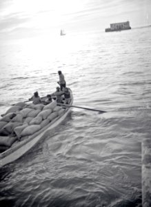 ETH-BIB-Transportschiff an der Küste Afrikas-Tschadseeflug 1930-31-LBS MH02-08-1053