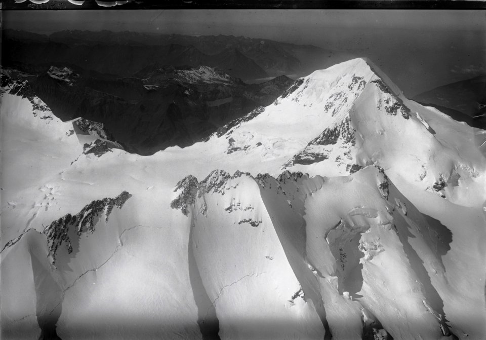 ETH-BIB-Trugberg, Mönch, Jungfraujoch v. S. O. aus 4300 m-Inlandflüge-LBS MH01-005506