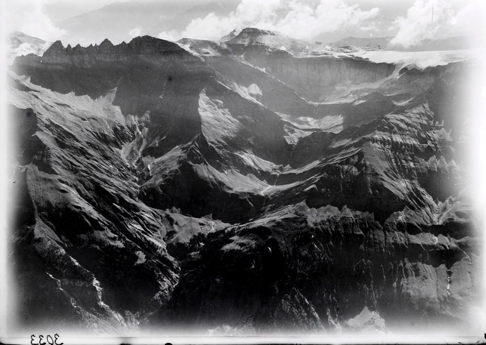 ETH-BIB-Tschingelhörner, Martinsmad, Vorabfirn aus 3500 m-Inlandflüge-LBS MH01-003033