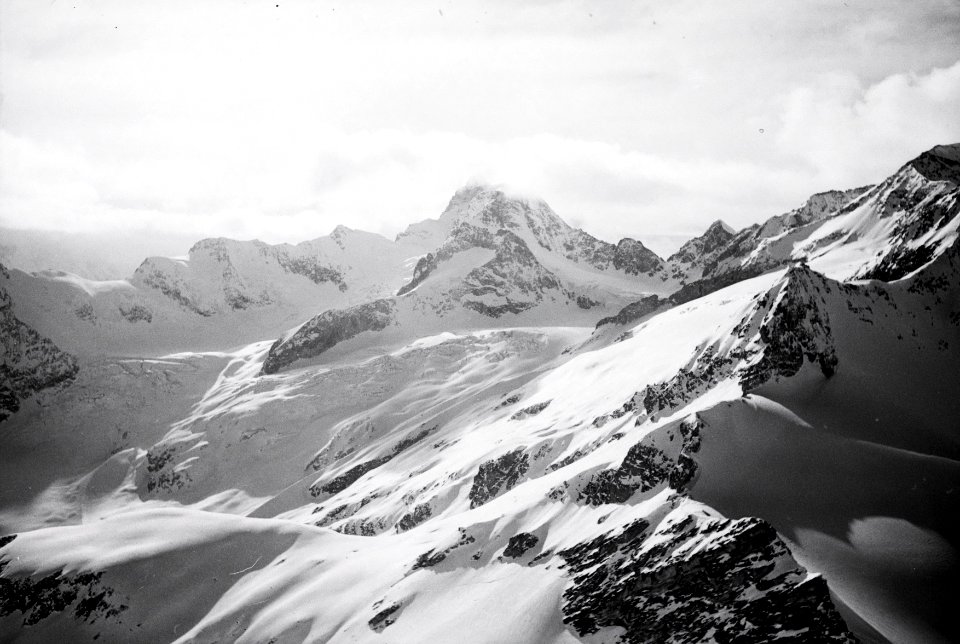 ETH-BIB-Triftgletscher, Wellenkuppe, Ober Gabelhorn, General Milch-Inlandflüge-LBS MH05-61-27
