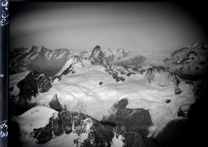 ETH-BIB-Tête de Valpelline, Matterhorn, Monte Rosa v. W. aus 4400 m-Inlandflüge-LBS MH01-006600
