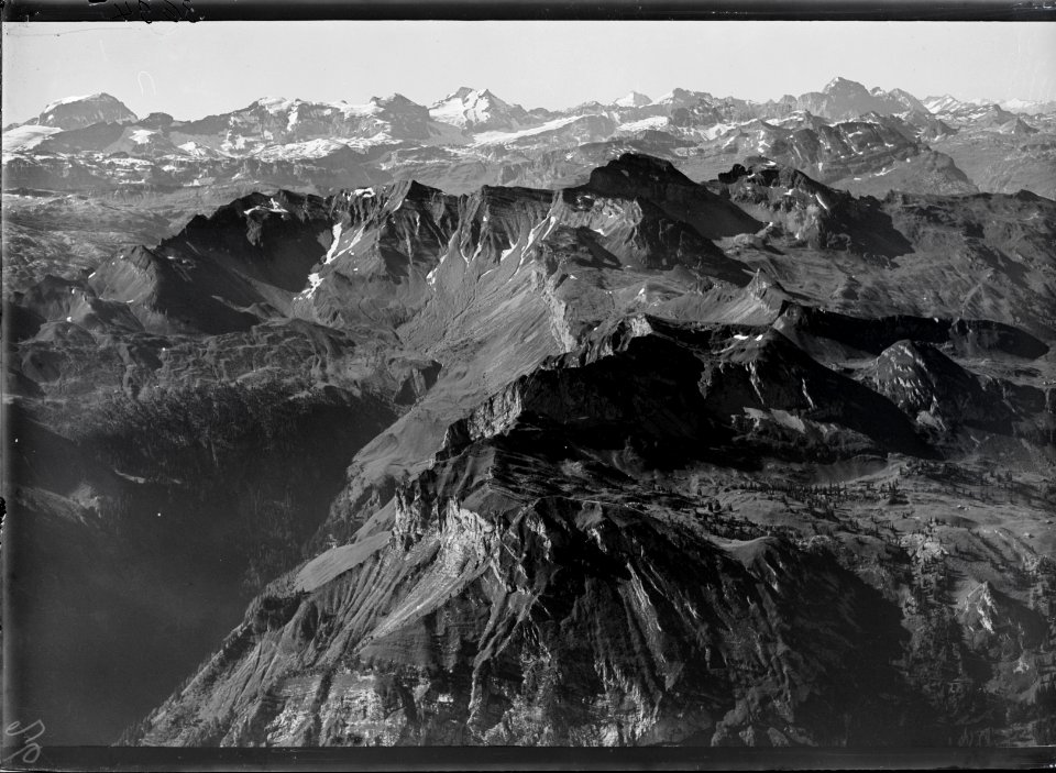 ETH-BIB-Twäriberg, Druesberg, Urneralpen, Glarneralpen v. N. W.-Inlandflüge-LBS MH01-003694