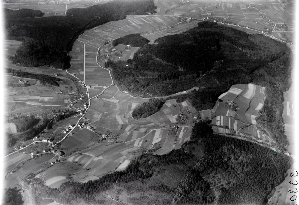 ETH-BIB-Uerkheim, Holziken v. S. aus 2000 m-Inlandflüge-LBS MH01-003330