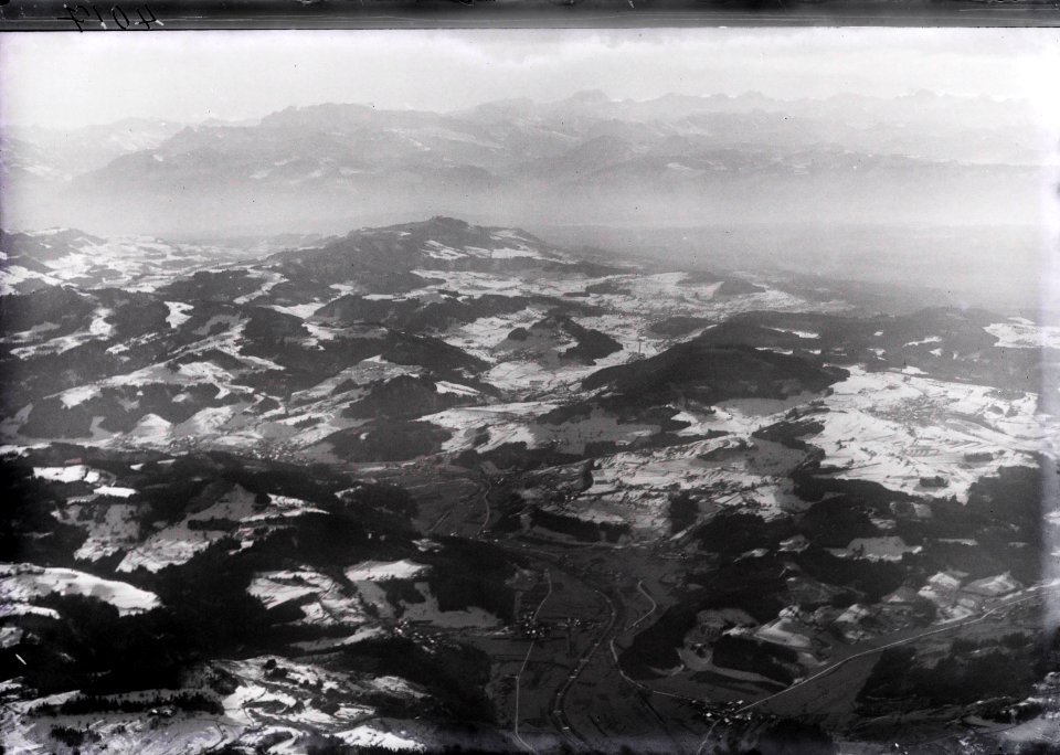 ETH-BIB-Tösstal, Bachtel, Glarneralpen v. N. W. aus 1500 m-Inlandflüge-LBS MH01-004017