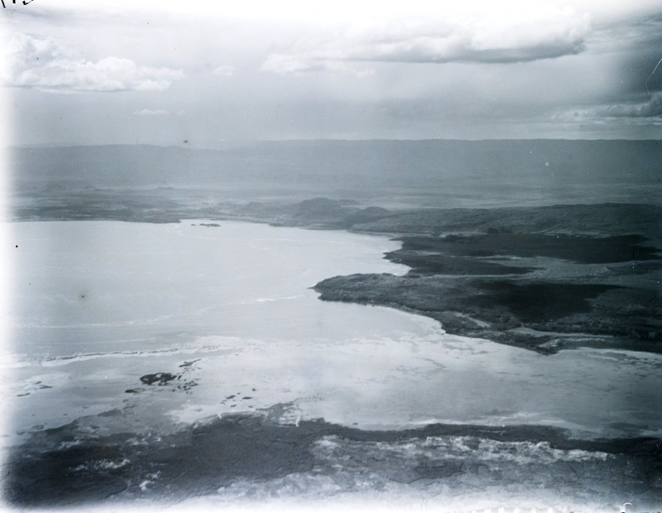 ETH-BIB-Ufer eines Salzsees in Afrika-Kilimanjaroflug 1929-30-LBS MH02-07-0217