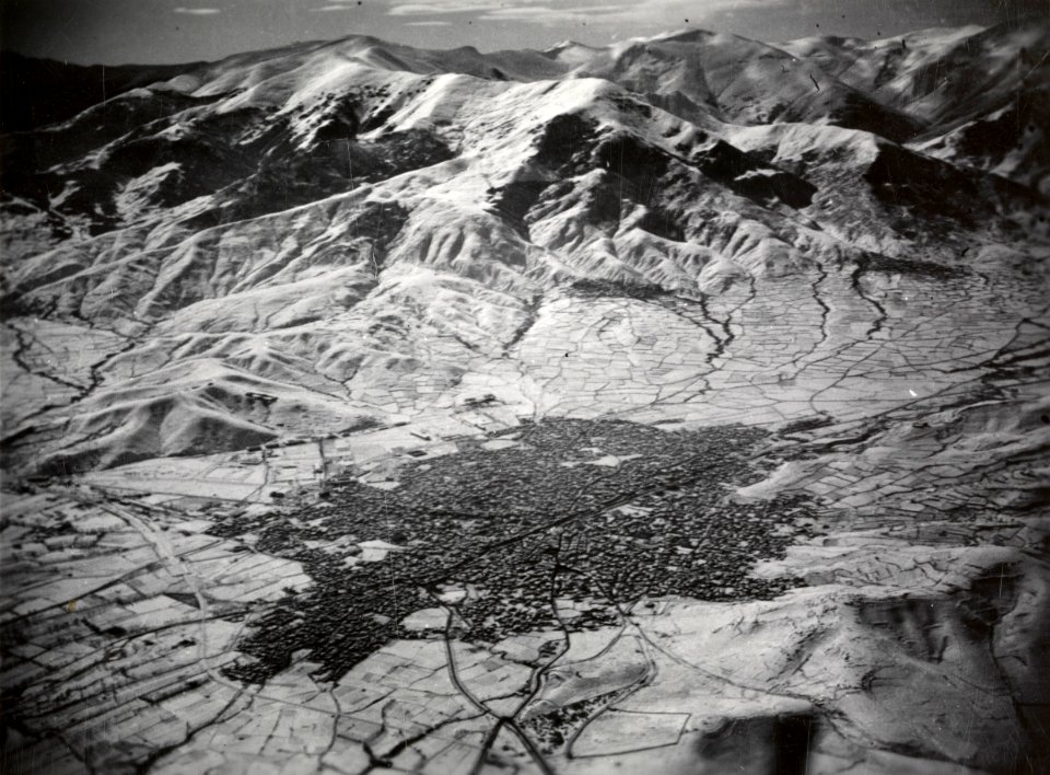 ETH-BIB-Uesküp im Vardar-Tal-Abessinienflug 1934-LBS MH02-22-0001-AL-FL