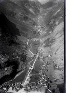 ETH-BIB-Unterer Teil des Puschlavs, Madonna di Tirano (It), Campocologno, Campascio, Brusio v. S. O.-Inlandflüge-LBS MH01-005093