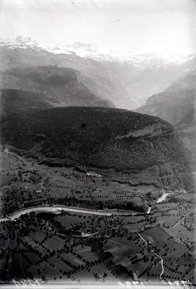 ETH-BIB-Uf Ibrig, Muotathal, Pfannenstock aus 1200 m-Inlandflüge-LBS MH01-001781