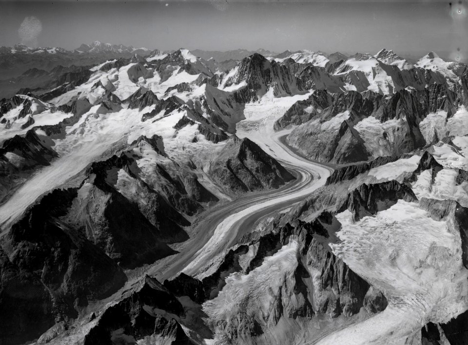 ETH-BIB-Unteraargletscher, Oberaargletscher, Bächlistock, Finsteraarhorn, Mont Blanc v. O. aus 4400 m-Inlandflüge-LBS MH01-008018