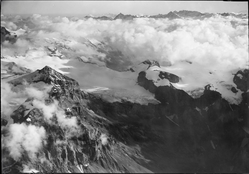 ETH-BIB-Uri Rotstock, Schlossberg, Dammastock v. N. O. aus 3300 m-Inlandflüge-LBS MH01-003956