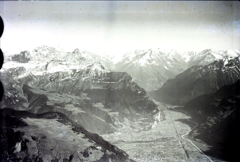 ETH-BIB-Urnerland, Übersicht, Altdorf, Erstfeld, Windgällen, Bristenstock v. N.-Inlandflüge-LBS MH01-005906