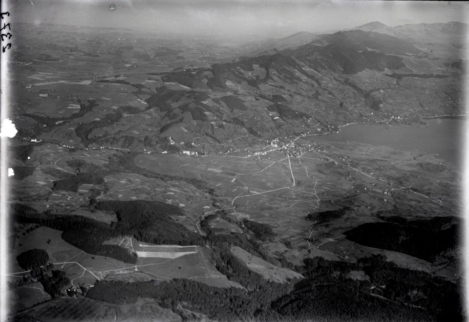 ETH-BIB-Unterägeri, Ägerisee v. N. W. aus 2000 m-Inlandflüge-LBS MH01-002373