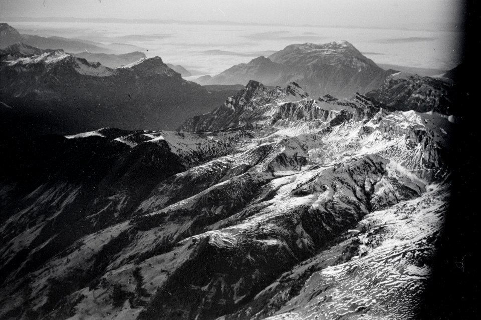ETH-BIB-Urner Alpen mit Rigi im Hintergrund-Inlandflüge-LBS MH05-01-12