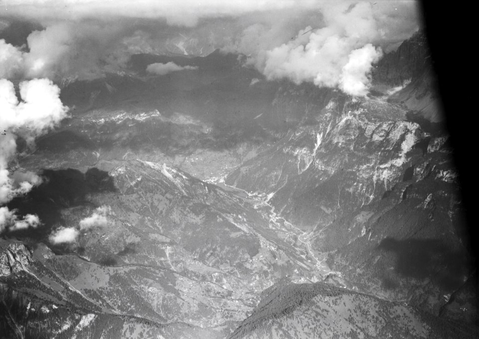 ETH-BIB-Val Canale - Cordevoletal mit Lago d'Alleghe von S.W. aus 4000 m Höhe-Weitere-LBS MH02-06-0043