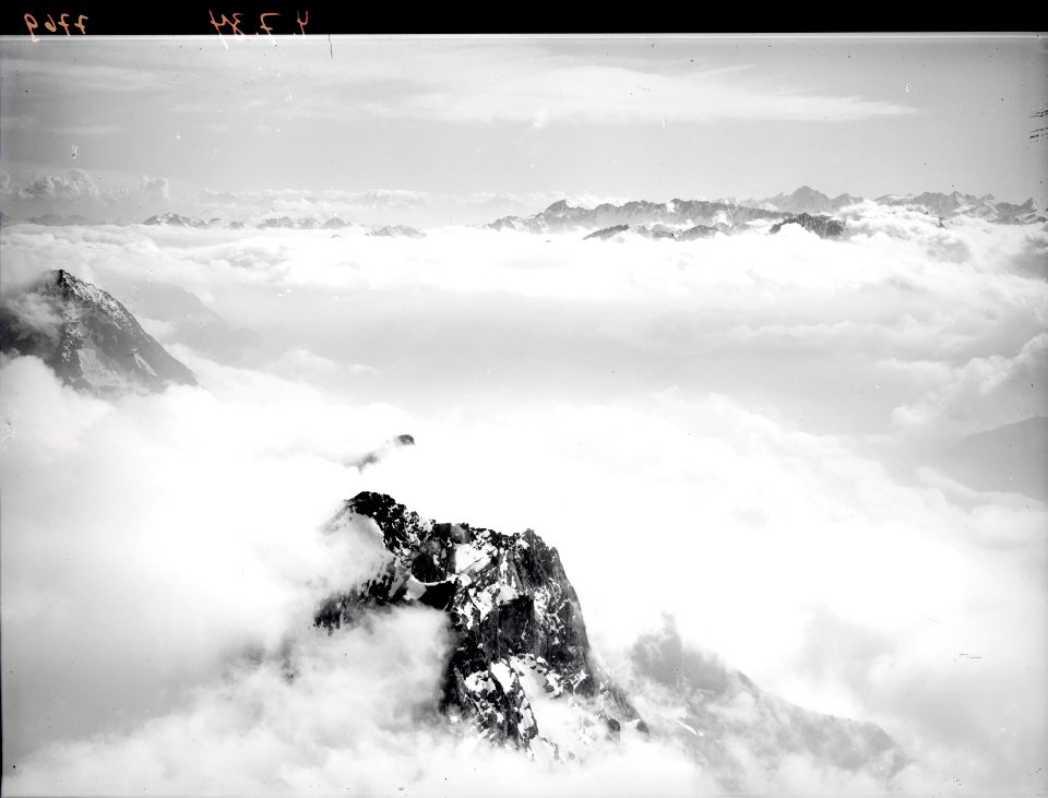 ETH-BIB-Urneralpen, Berneralpen, Bristenstock, Windgällen v. N. O. aus 4000 m-Inlandflüge-LBS MH01-007769