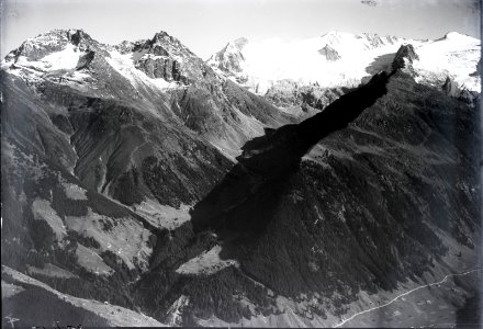 ETH-BIB-Val Plattas, Piz Caschleglia, Piz Medel, Piz Sentri, Piz Ufiern v. N. aus 1800 m-Inlandflüge-LBS MH01-003945