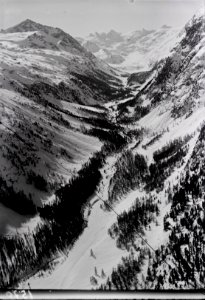 ETH-BIB-Val Roseg, Piz Tschier, Piz Glüschaint, Sellagruppe v. N. O. aus 2600 m-Inlandflüge-LBS MH01-001570
