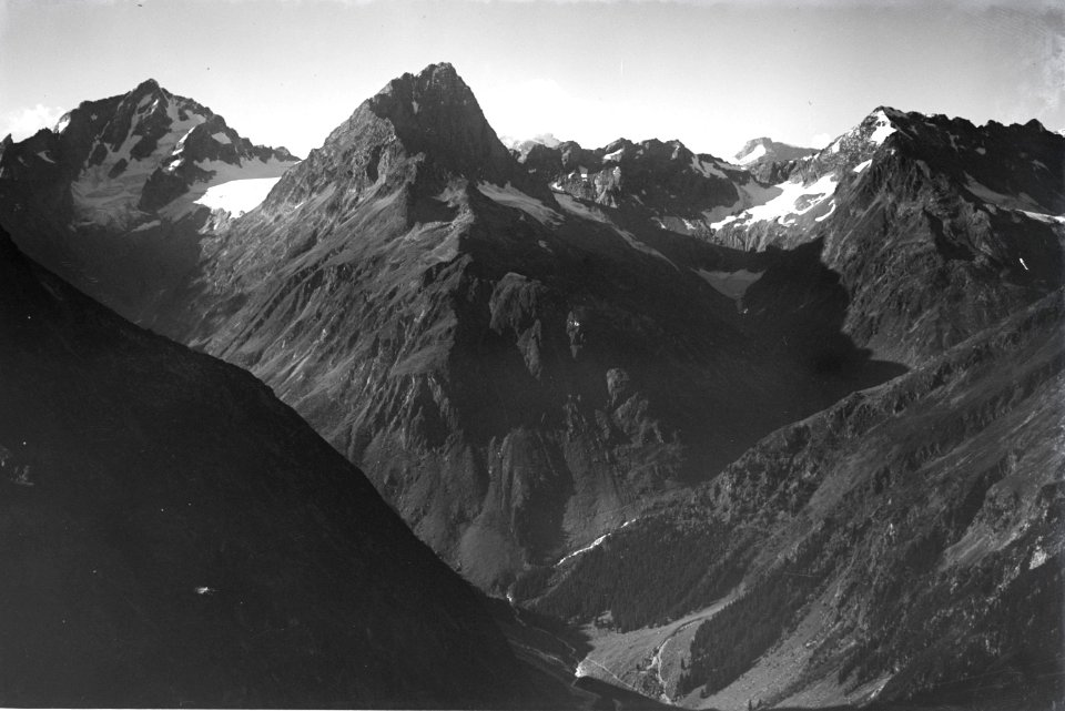 ETH-BIB-Val Cavrein, Piz Cambrialas, Düssi, Catscharauls v. S. O. aus 2000 m-Inlandflüge-LBS MH01-003943