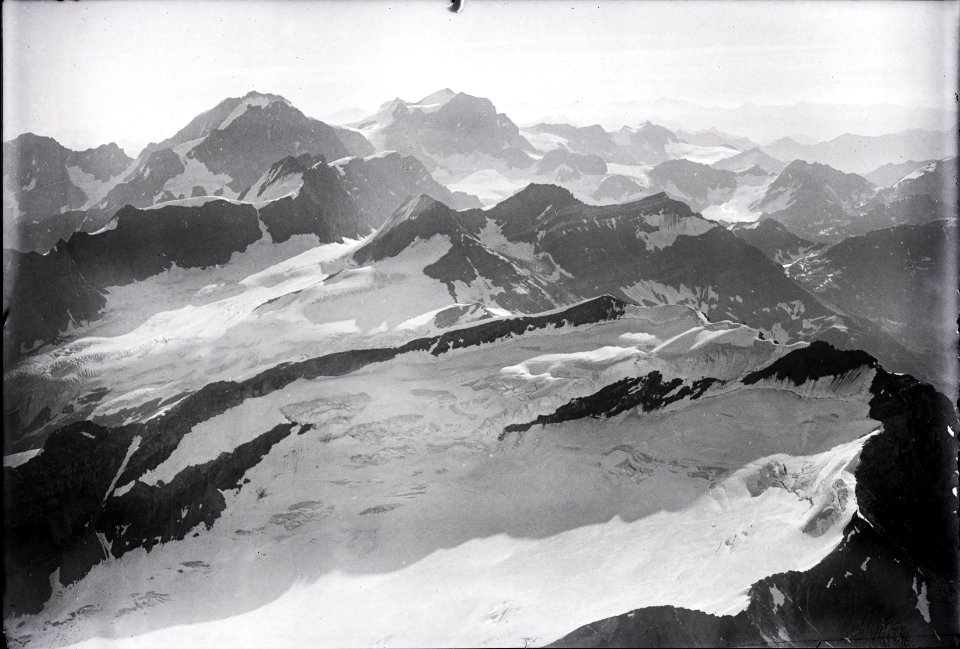 ETH-BIB-Vadrec da Fedoz, Piz Tremoggia, Piz Roseg, Piz Bernina v. W. aus 3600 m-Inlandflüge-LBS MH01-003736