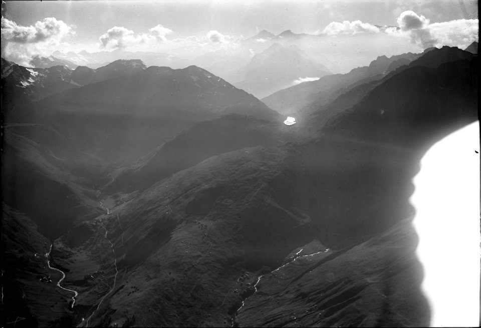 ETH-BIB-Val Tujetsch, Selva, Tschamut, Oberalppass, Finsteraarhorn v. O. aus 3000 m-Inlandflüge-LBS MH01-003940
