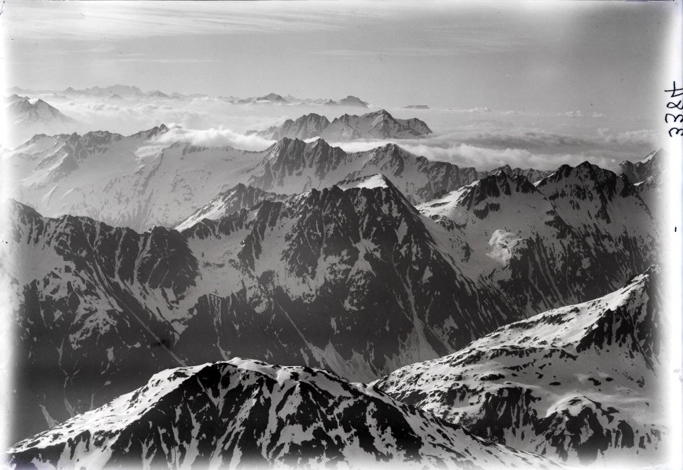 ETH-BIB-Val Curnera, Piz Paradis, Pizzo Scopi, Bernina, Adula v. W. aus 3500 m-Inlandflüge-LBS MH01-003384