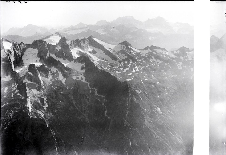 ETH-BIB-Valle di Mello, Piz Torrone, Monte Sissone v. S. W. aus 3500 m-Inlandflüge-LBS MH01-003745