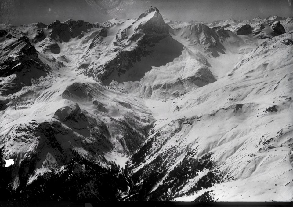 ETH-BIB-Val de Faller, Piz Platta v. N. aus 3000 m-Inlandflüge-LBS MH01-004477